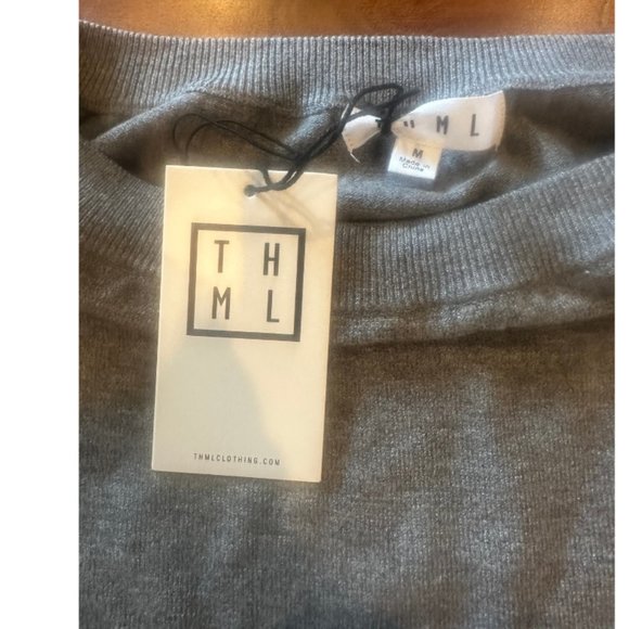 THML Grey Women's Top with Tiered sleeve size Medium -  NWT - Picture 3 of 4